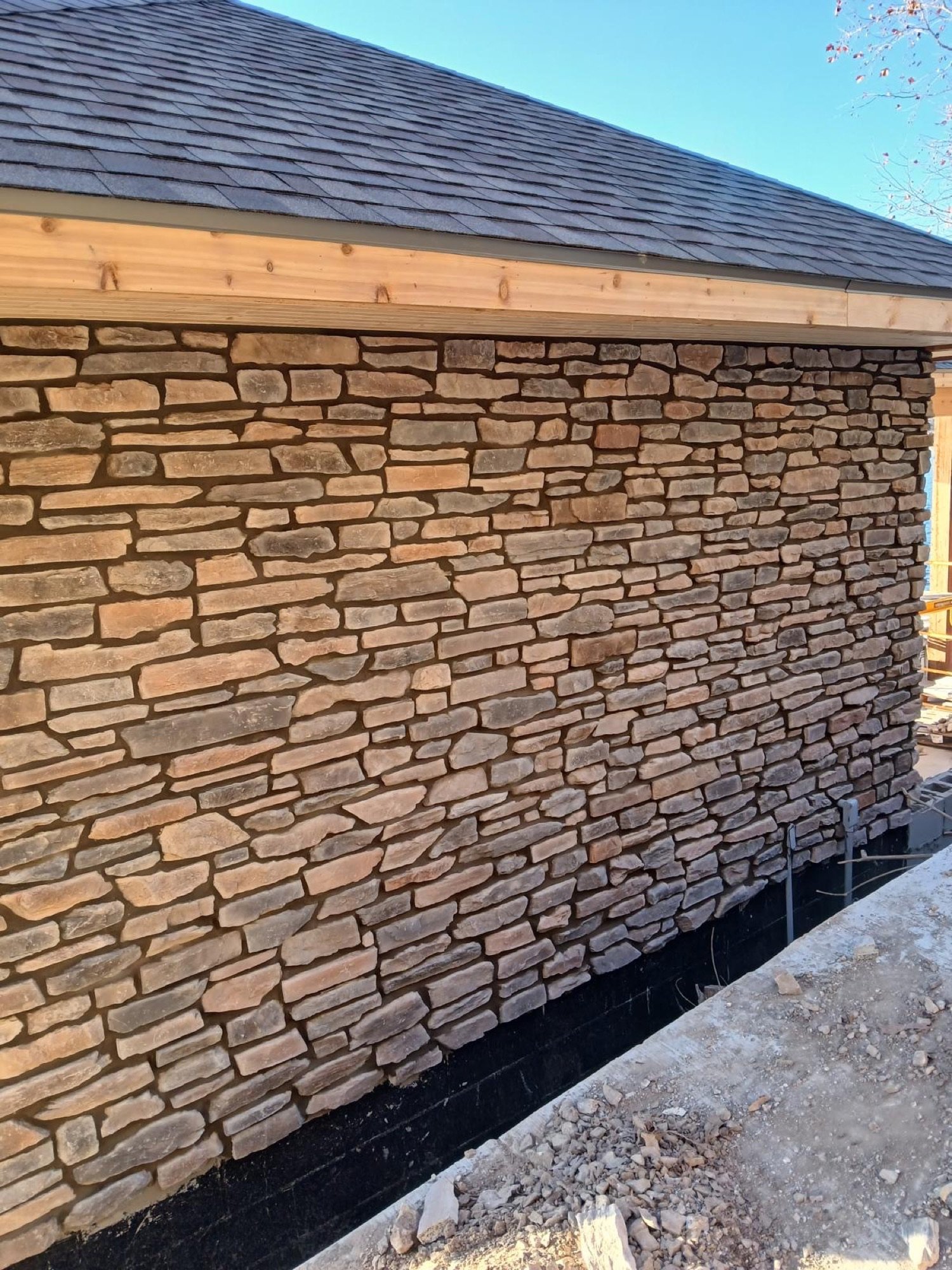 Dry-stack ledgestone veneer wall detail